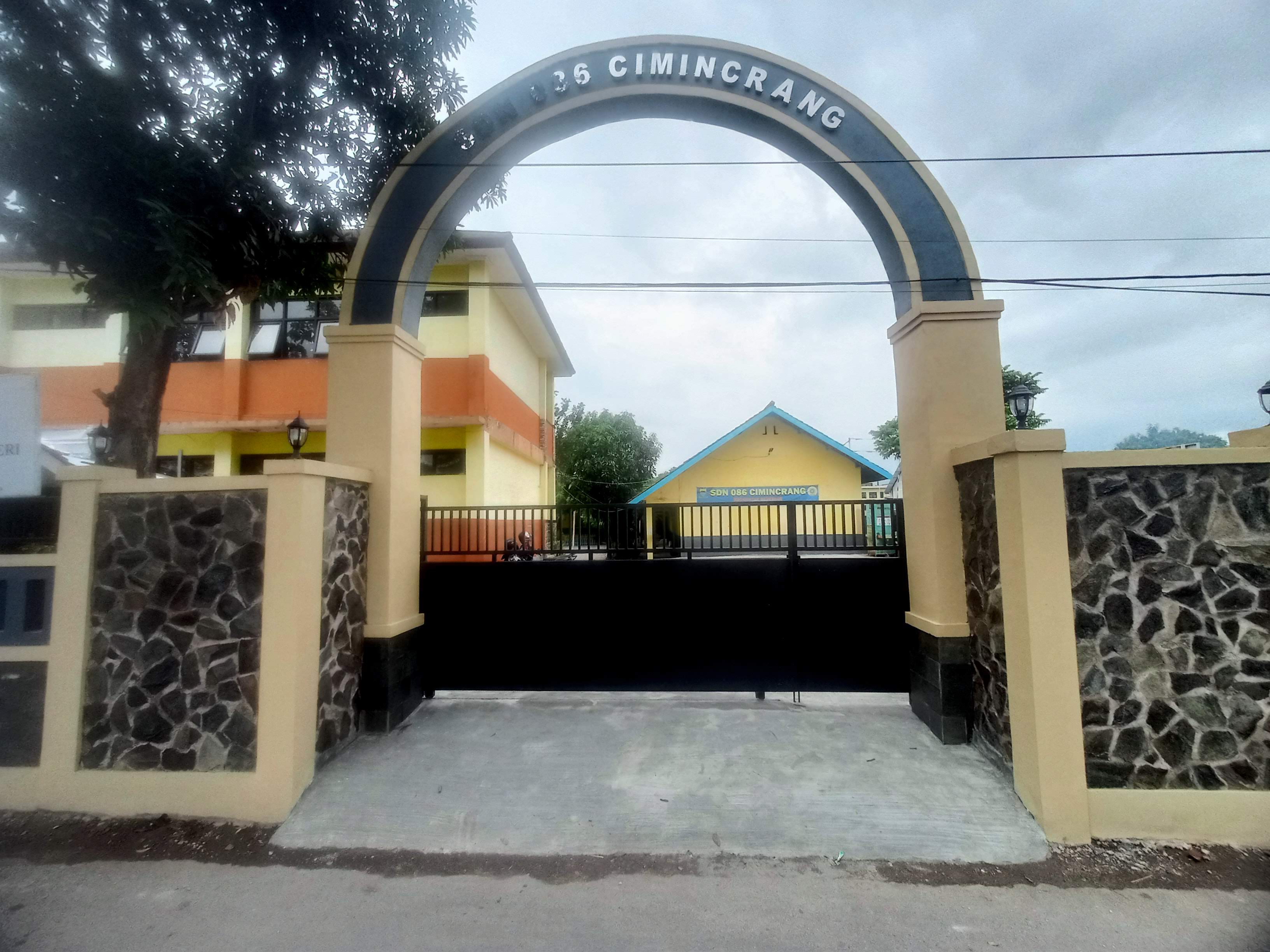 Gerbang Sekolah SDN 086 Cimincrang
