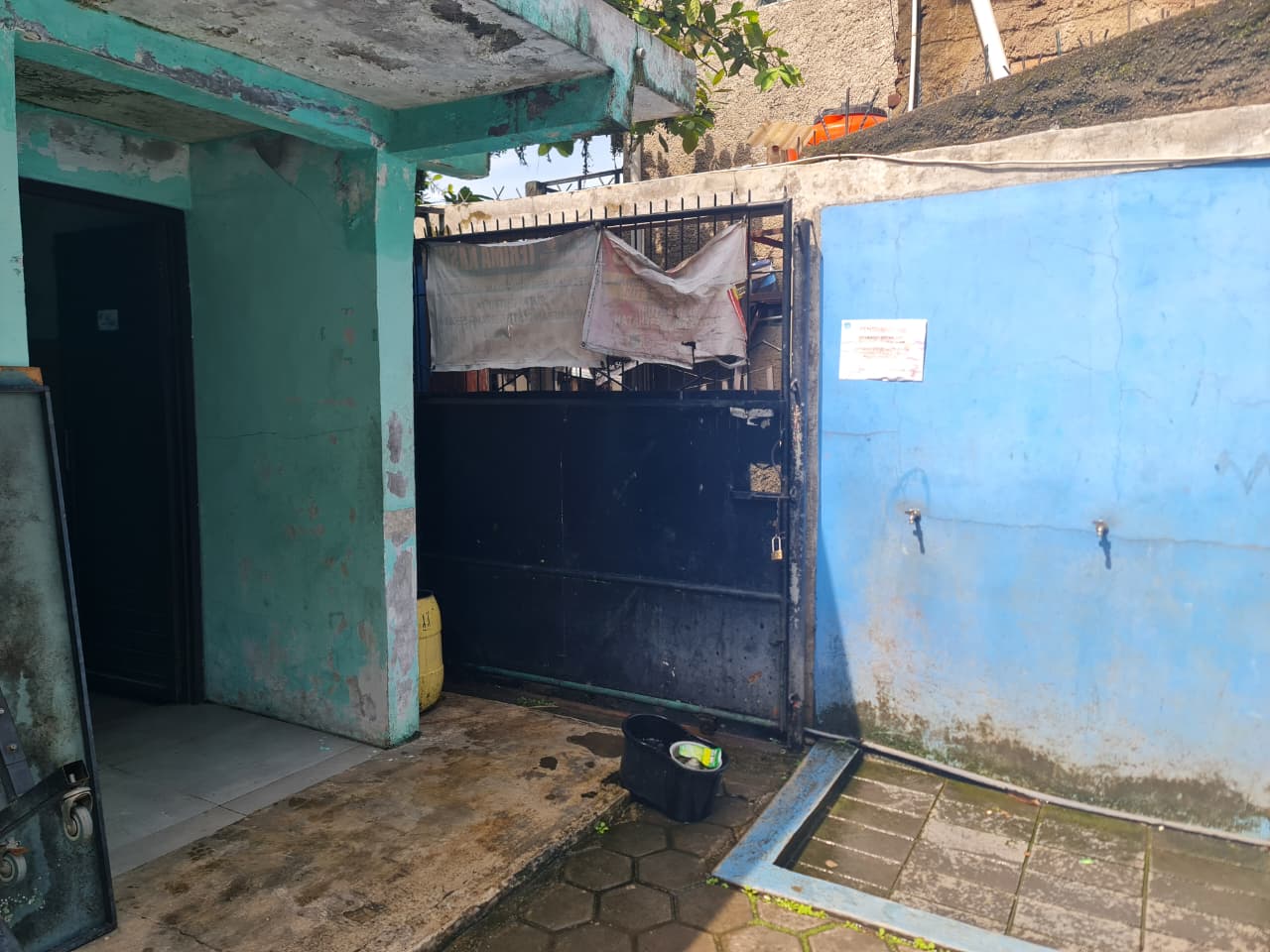 Foto gerbang belakang sekolah