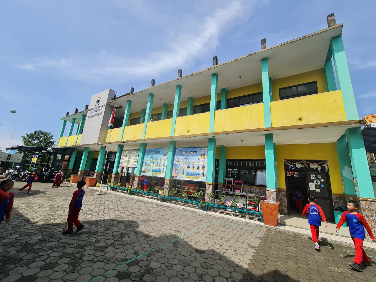 Foto gedung utama sekolah