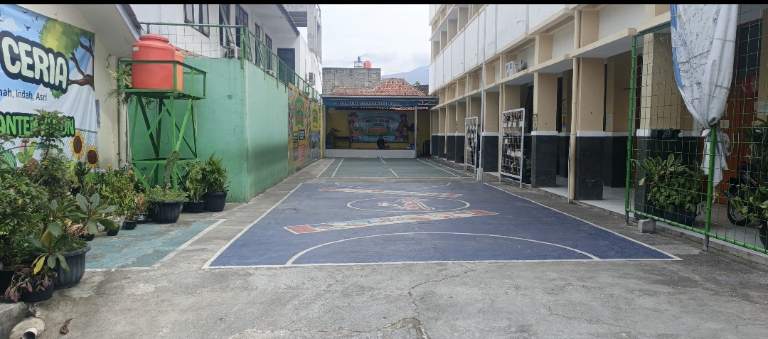 Foto dalam sekolah