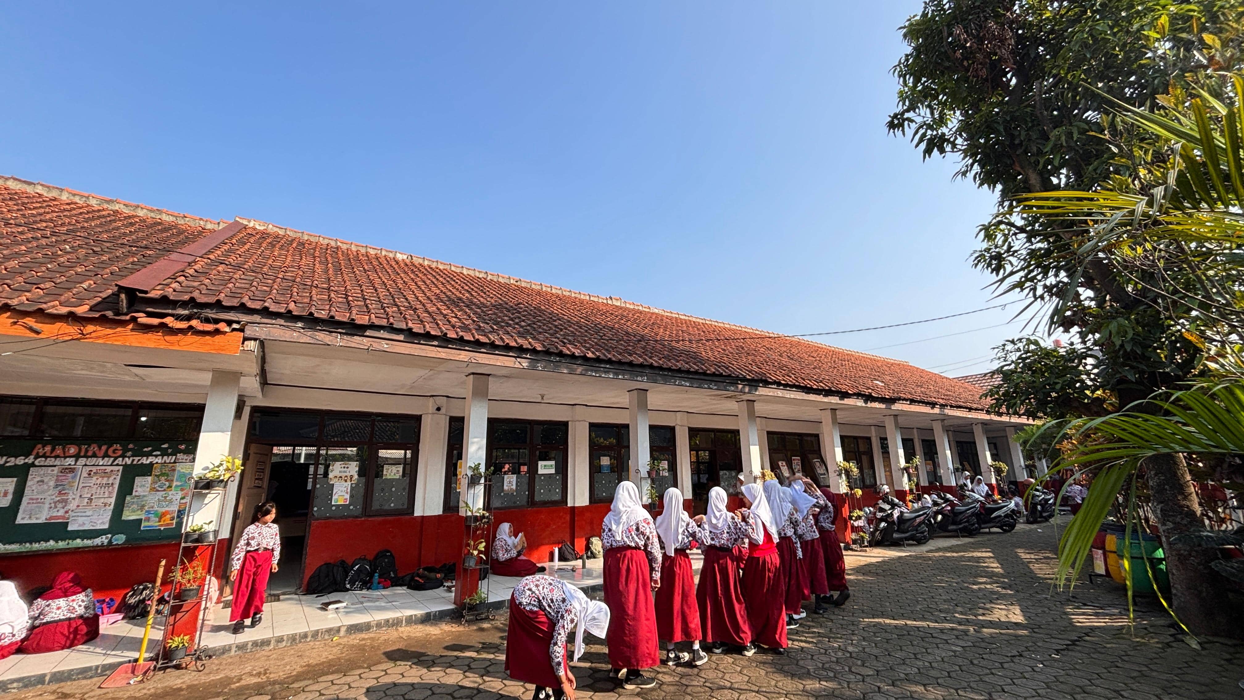 Foto Halaman Depan Sekolah