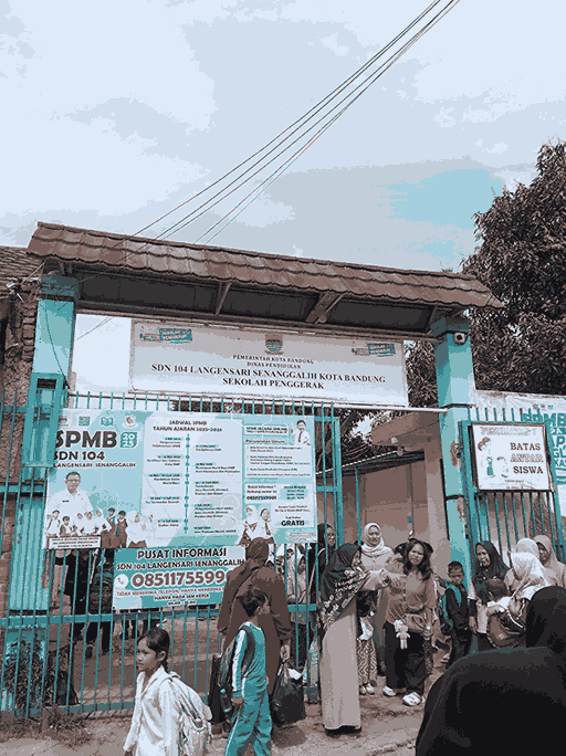 foto gerbang utama sekolah