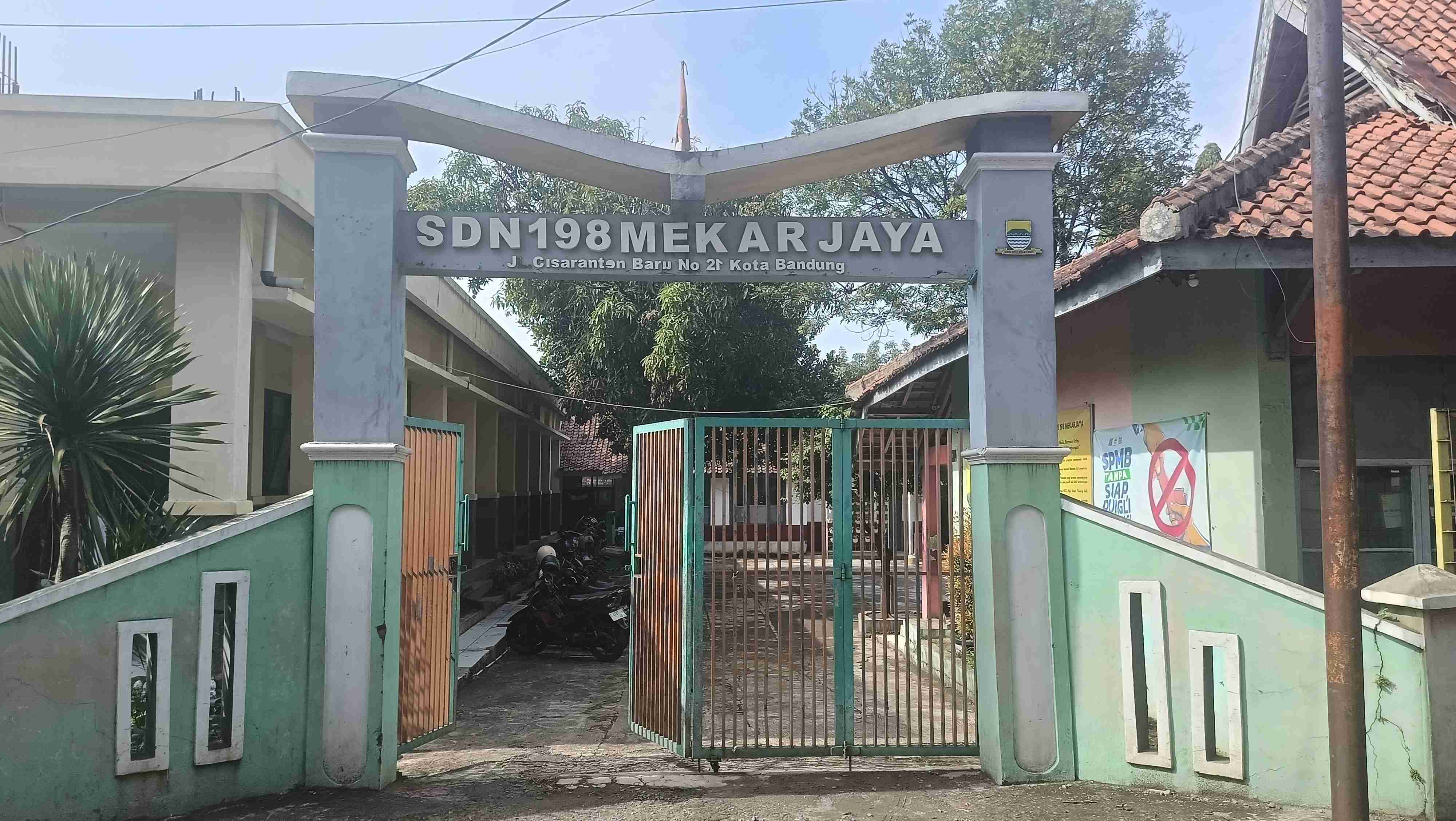 Gerbang sdn 198 Mekarj4y4