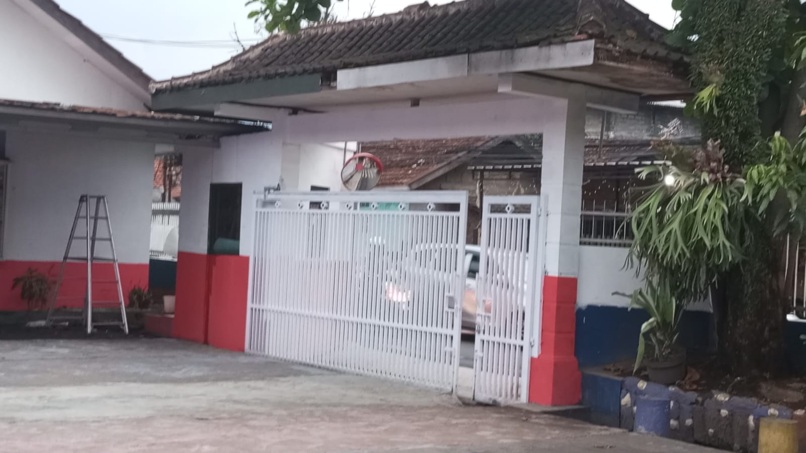 Gerbang sekolah