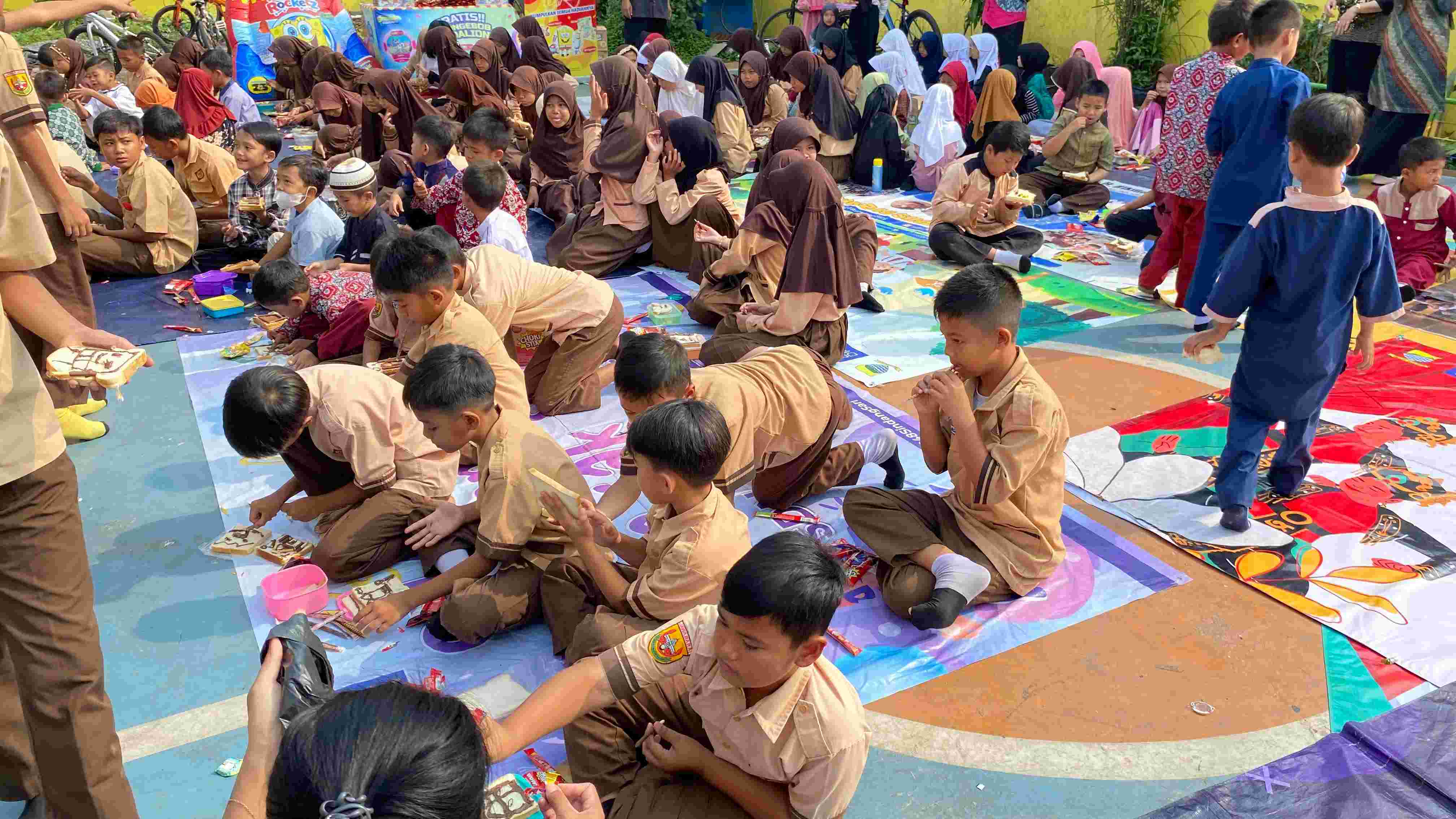LOMBA MENGHIAS ROTI BERSAMA CHOKI CHOKI