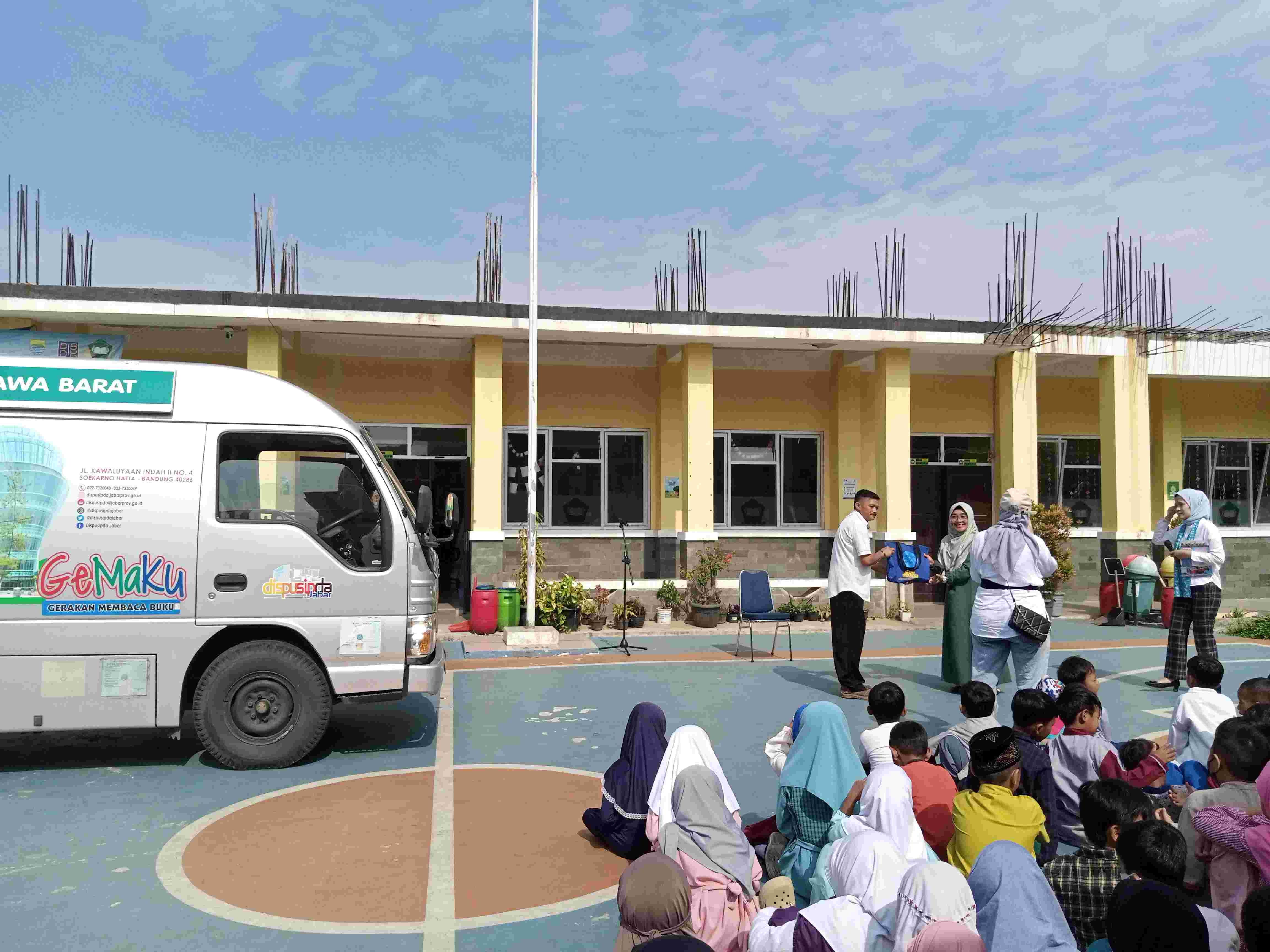 KEGIATAN PERPUSTAKAAN KELILING 2024