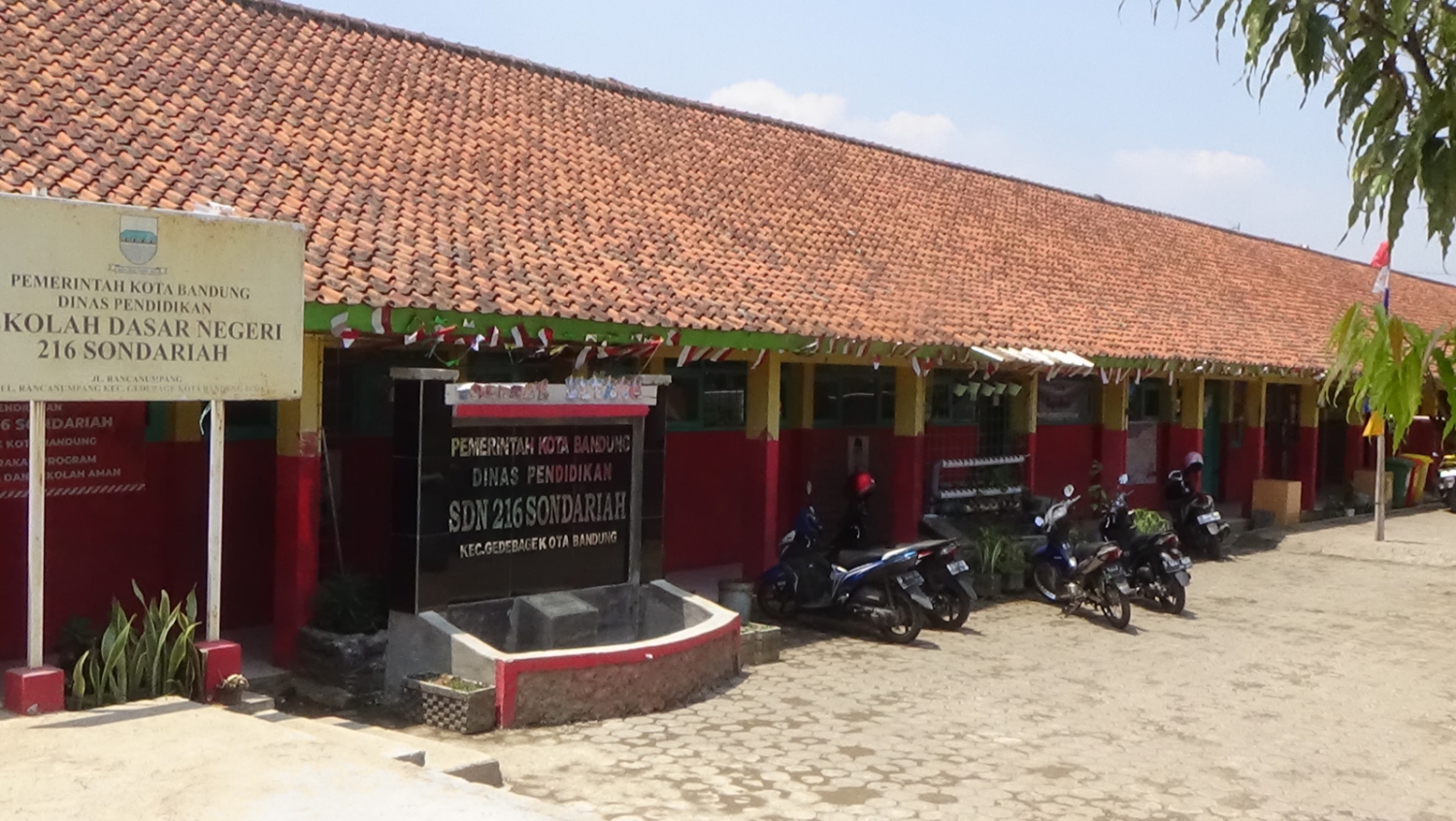 Halaman Depan Sekolah