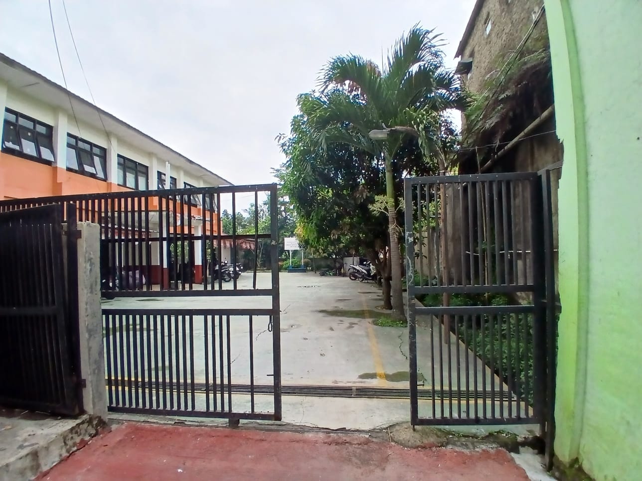 Gerbang Utama Sekolah 2