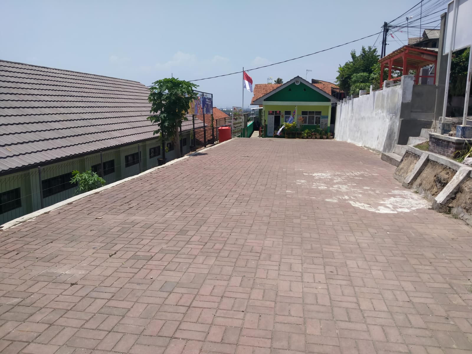 Foto halaman depan sekolah