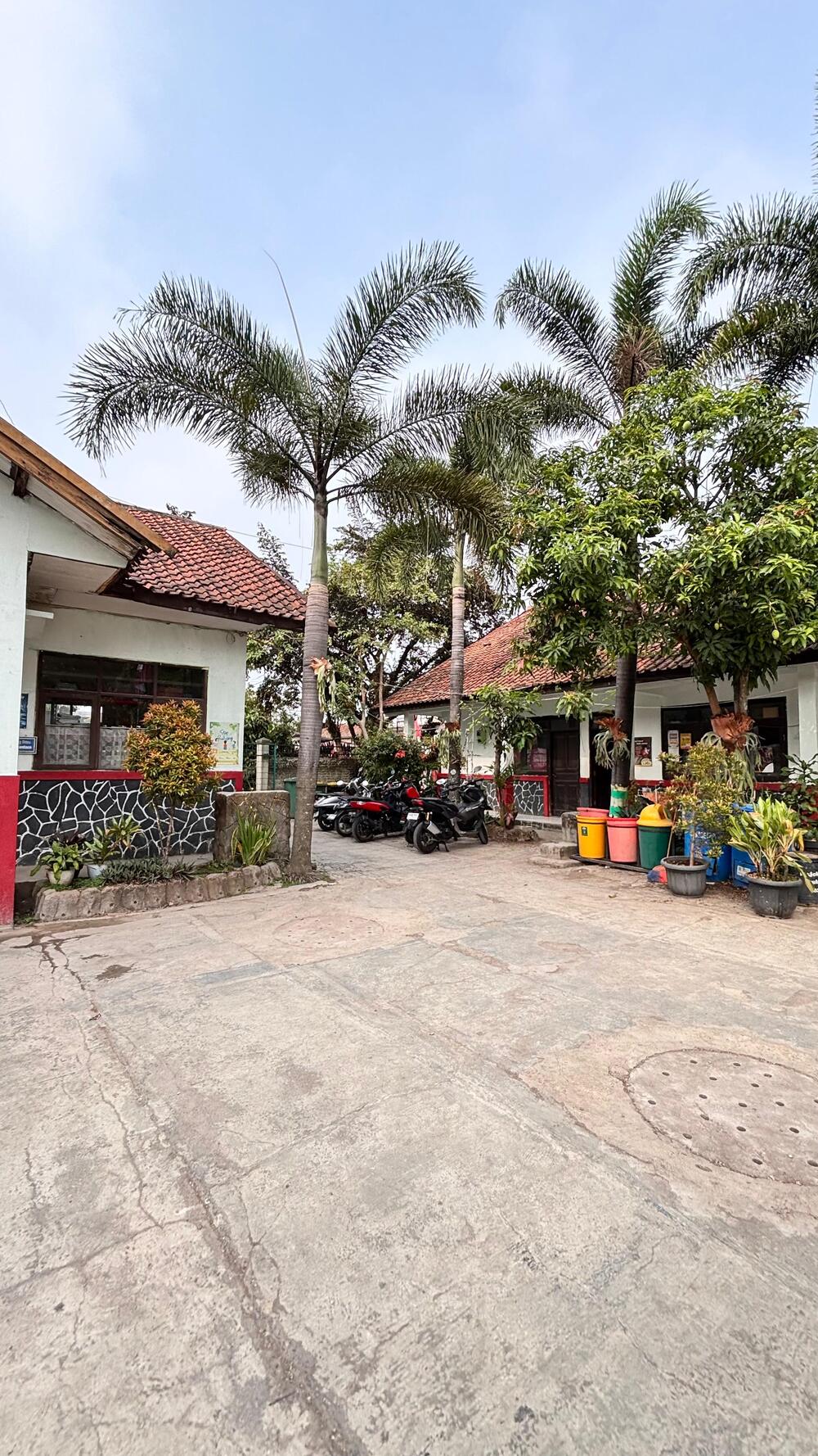 Foto Ruang Guru dan parkir