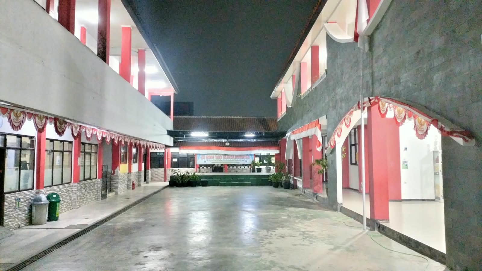 Foto Halaman Sekolah