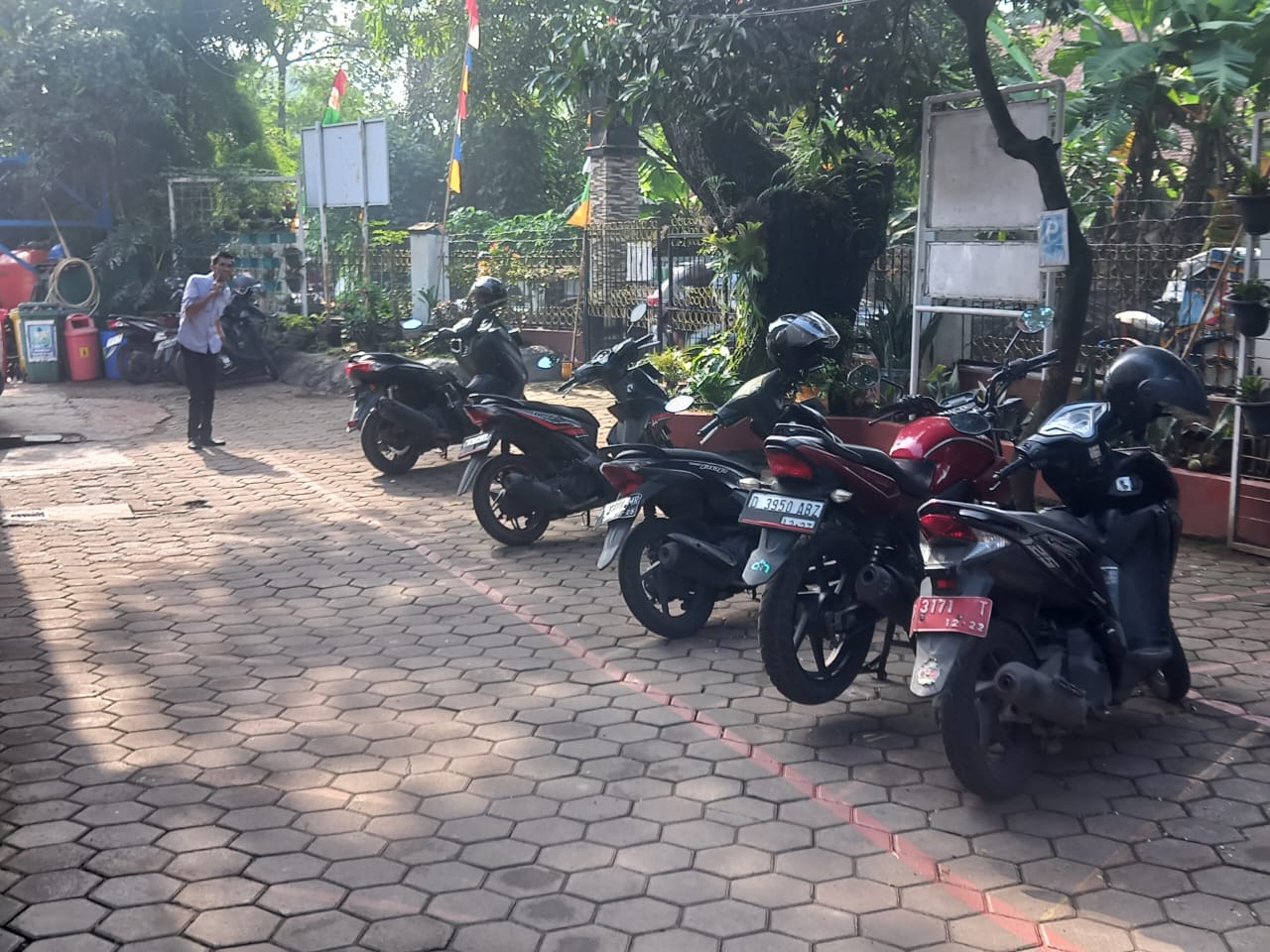 Halaman Depan Sekolah