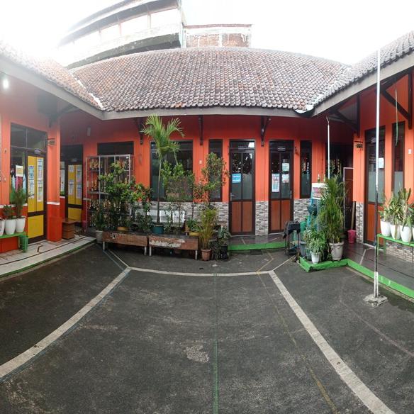 halaman depan sekolah