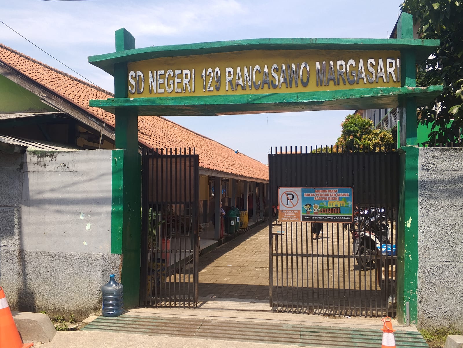 Foto Gerbang Sekolah