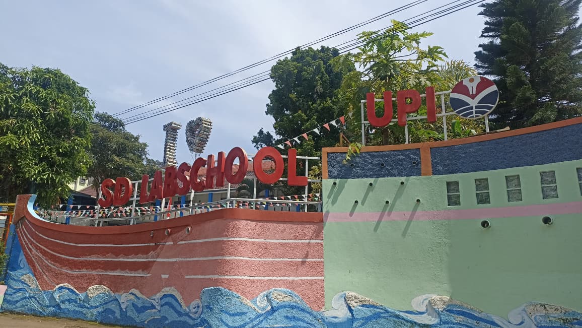 Foto Plang Sekolah SD Laboratorium Percontohan UPI