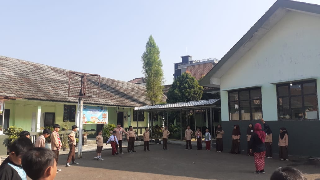 foto kegiatan MPLS sesi pengenalan pramuka