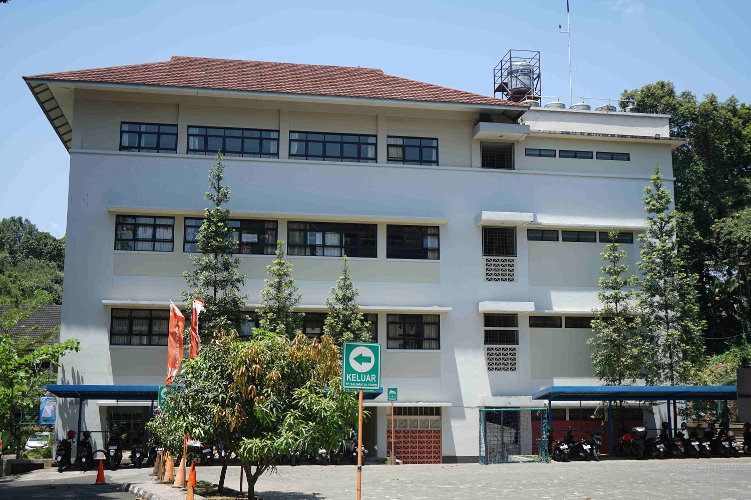 SD tampak bagian luar