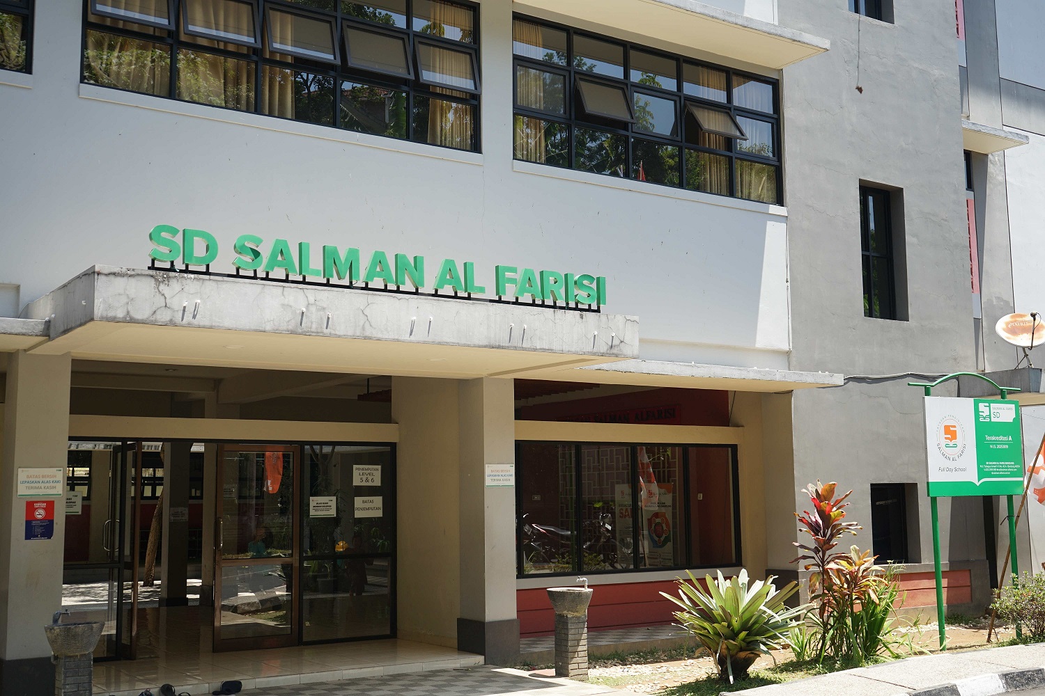 Foto SD tampak depan