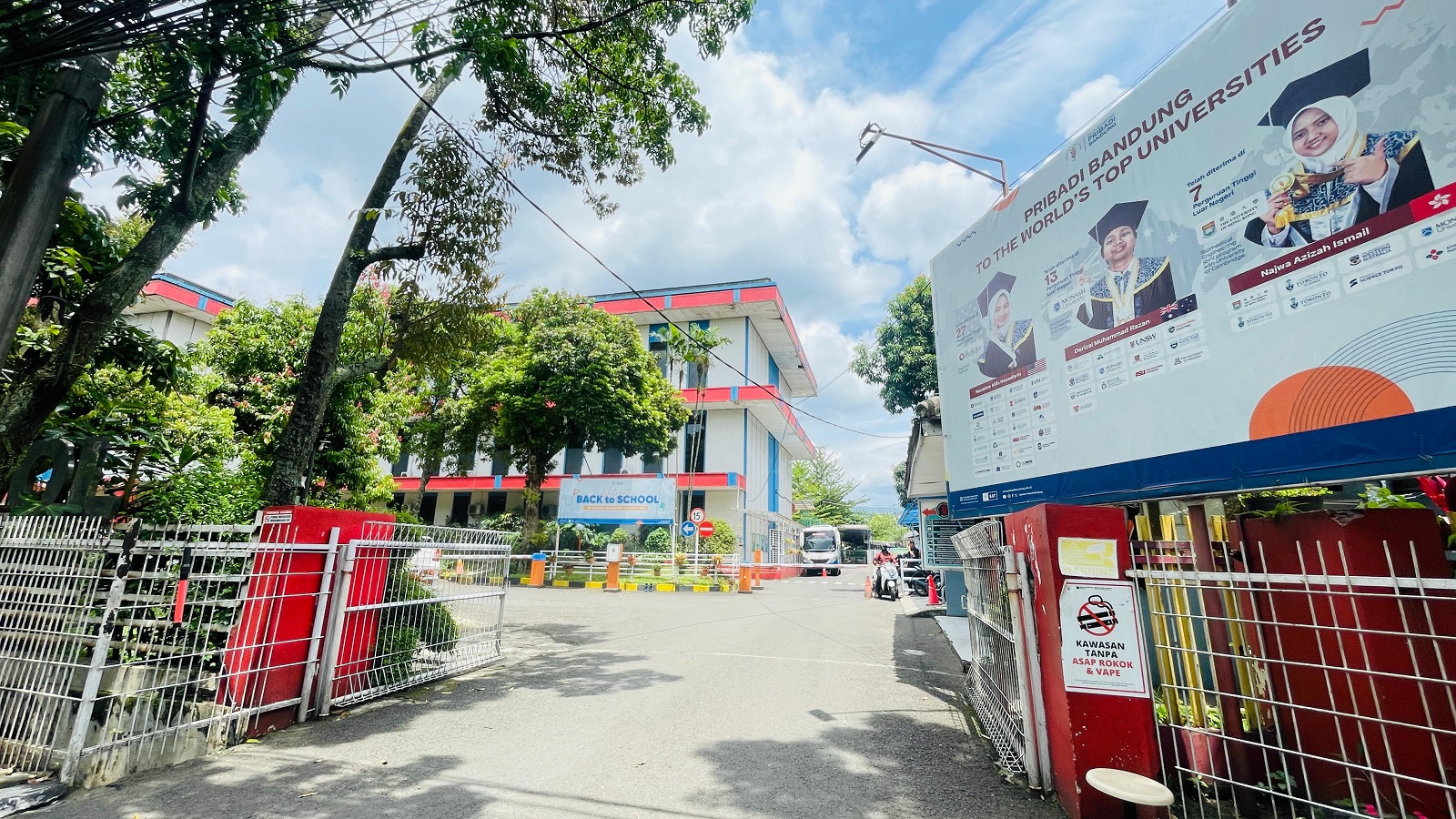 Foto Gerbang, Gerbang Utama Sekolah