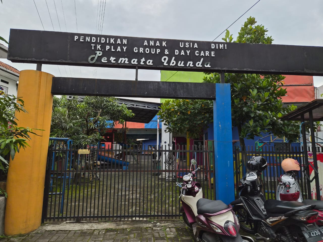 gerbang sekolah