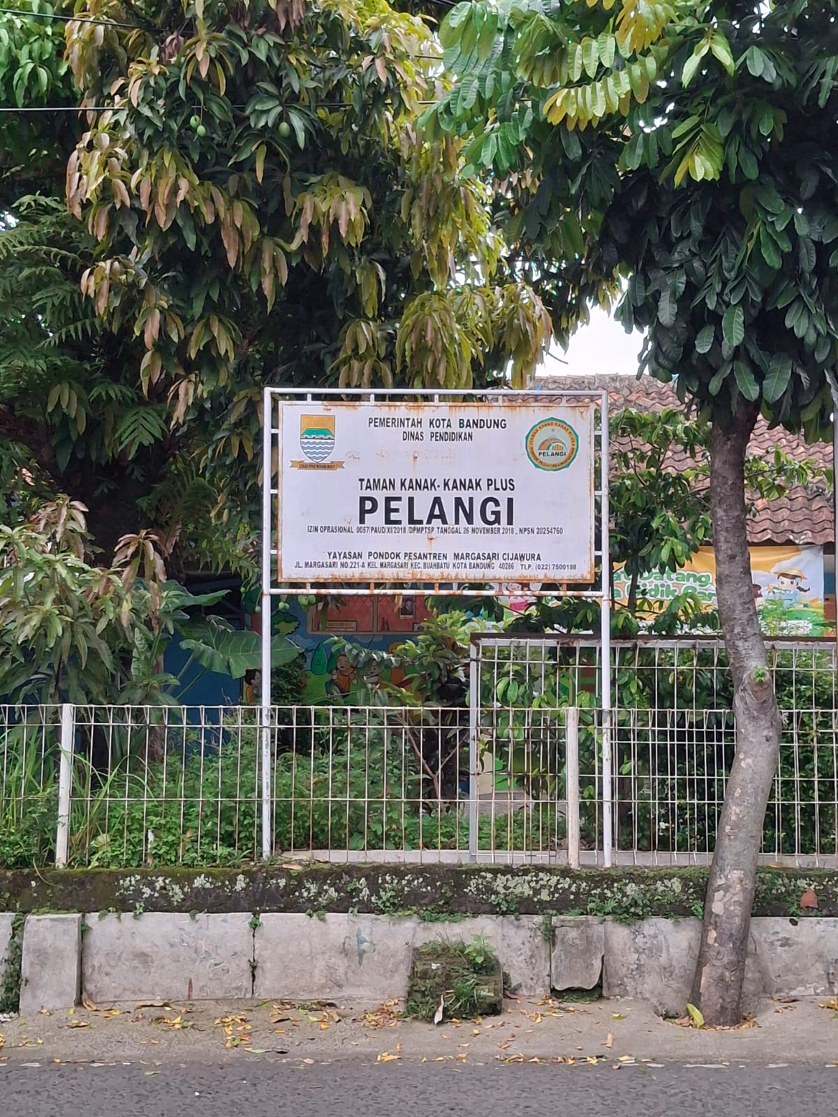 Foto Plang Sekolah