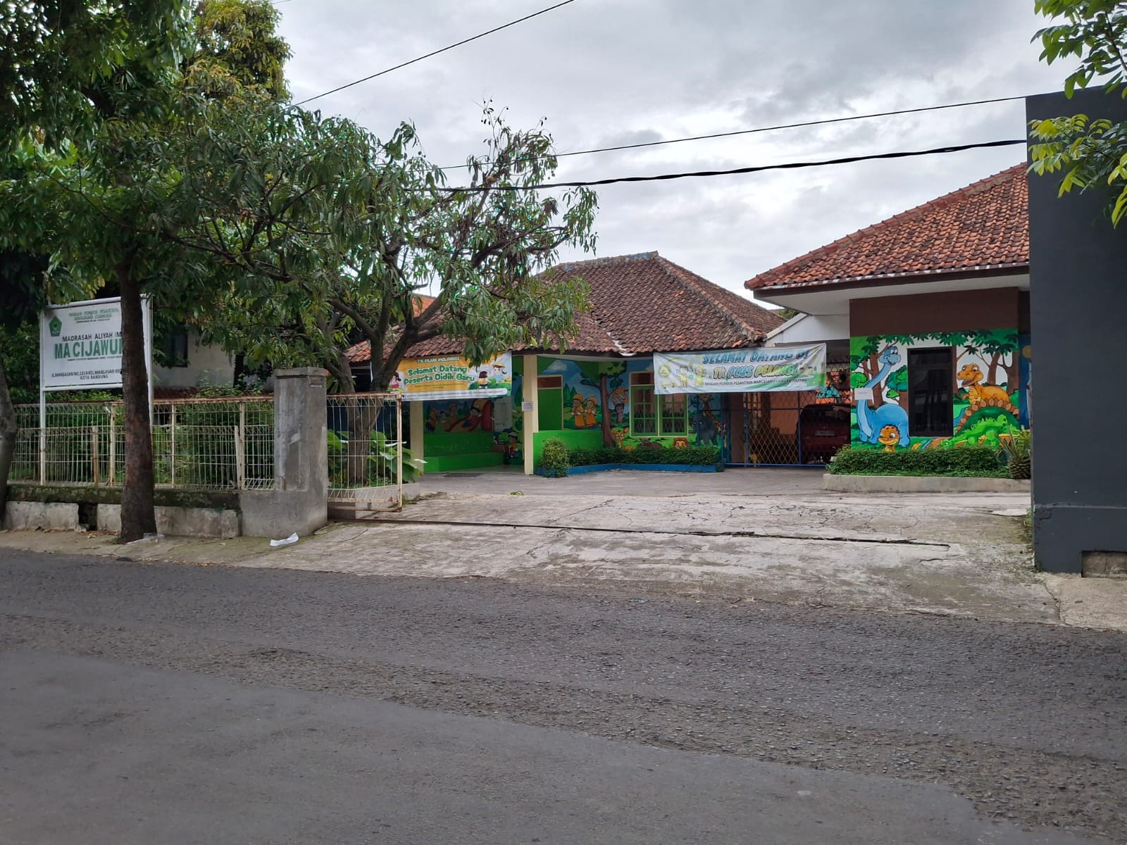 Foto Gerbang Utama Sekolah