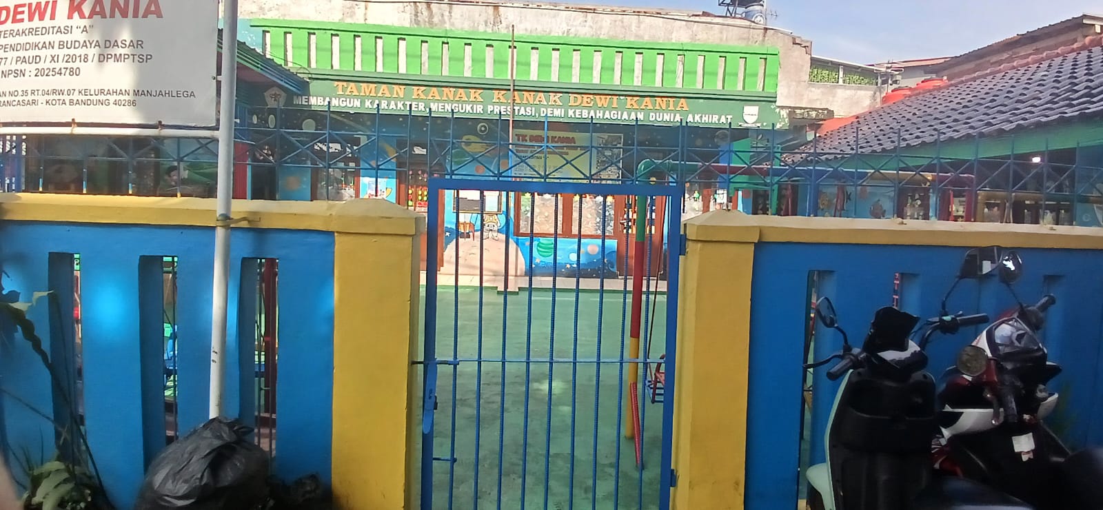 Foto Gerbang Sekolah