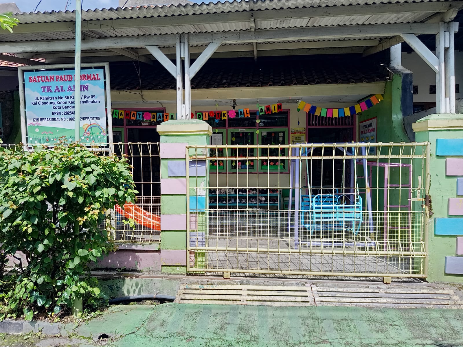 foto gerbang utama sekolah