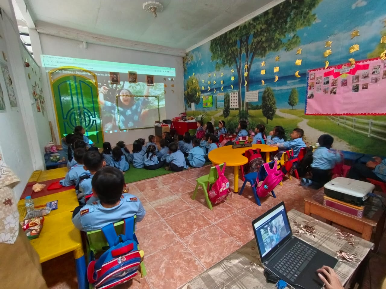 GEDUNG UTAMA SEKOLAH