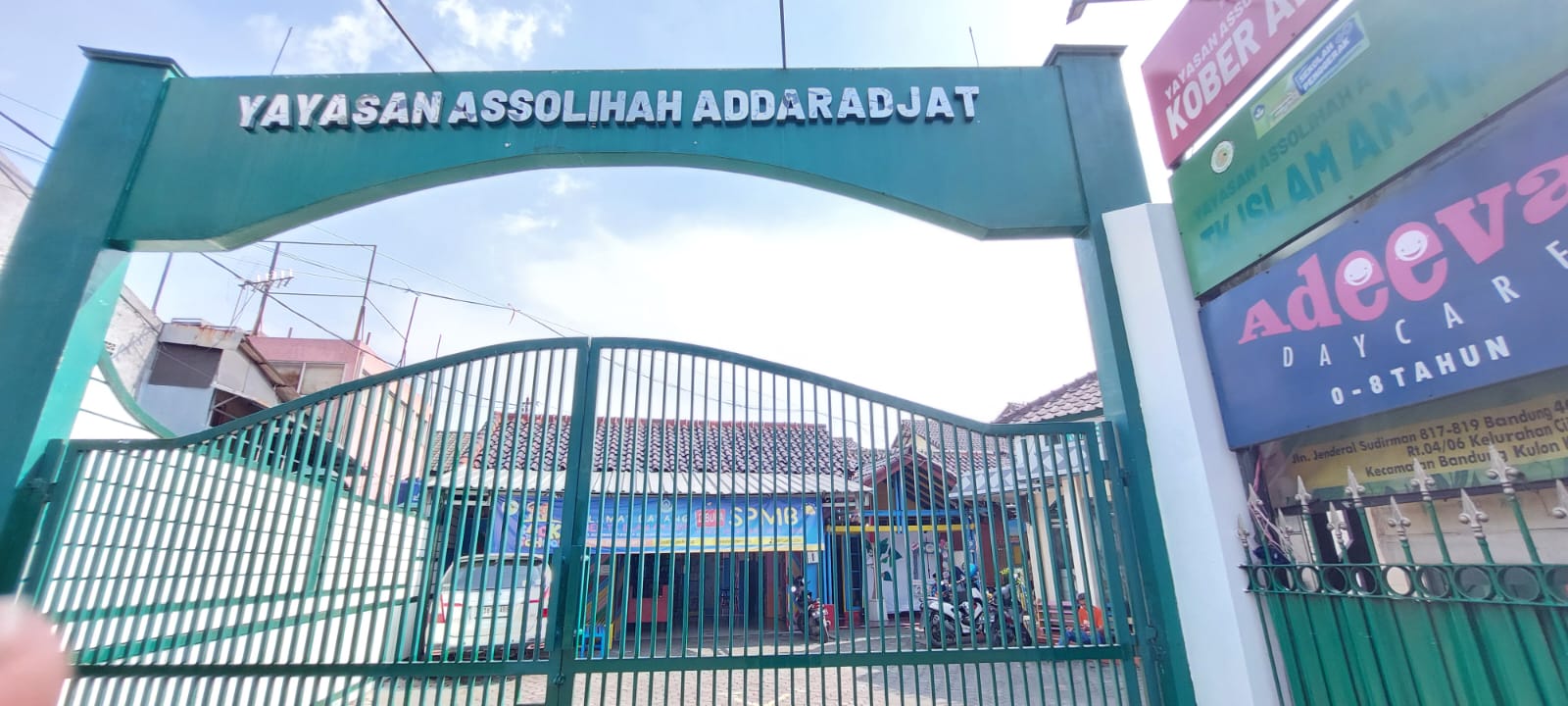 Foto gerbang sekolah