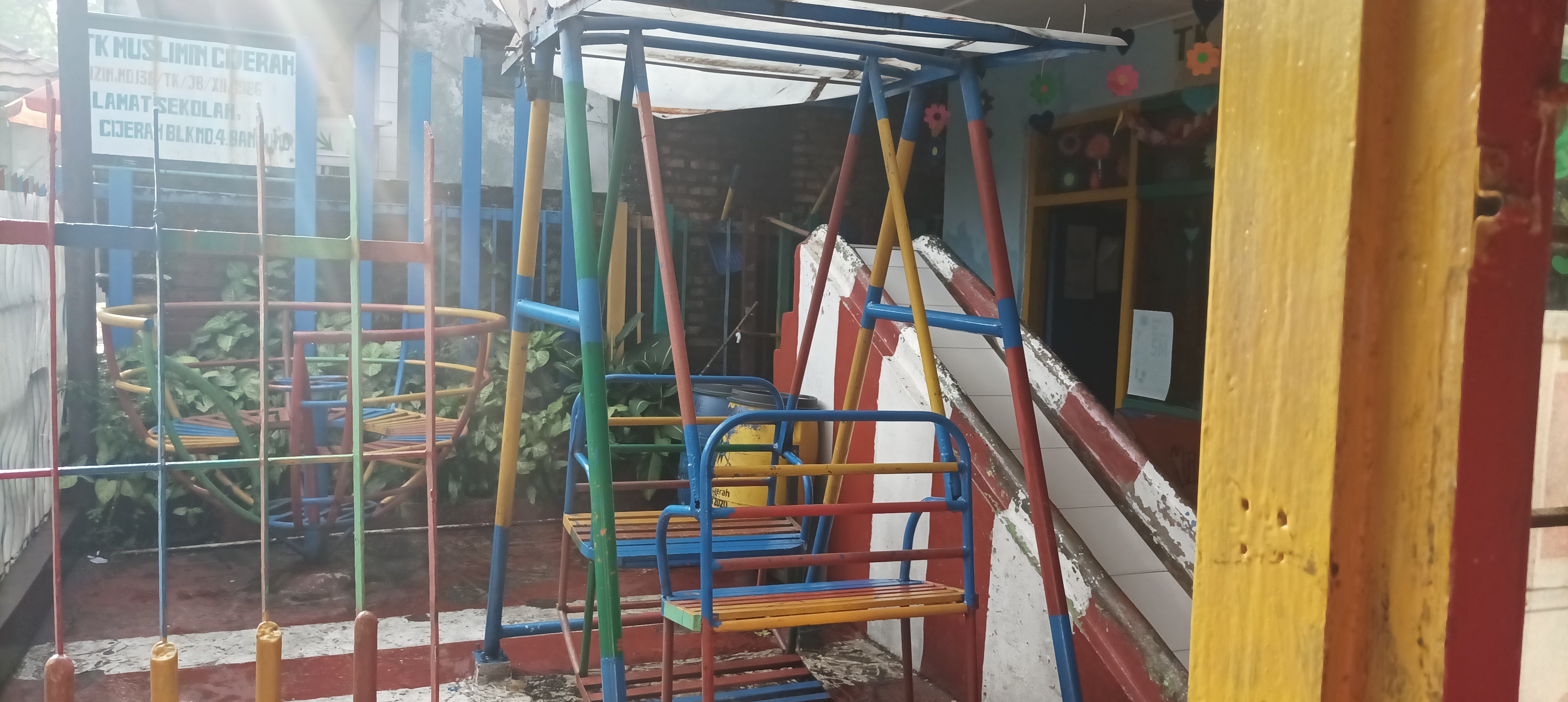 Halaman depan sekolah