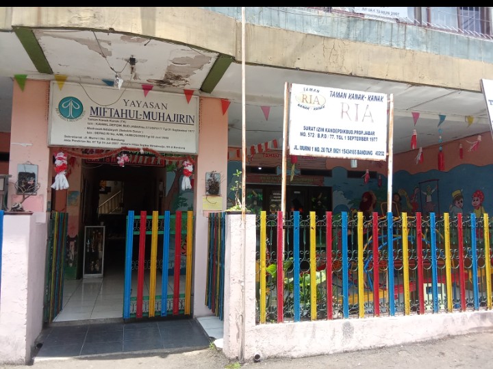 Foto halaman depan sekolah