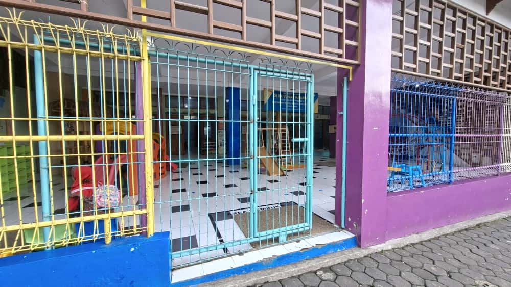 gerbang utama sekolah