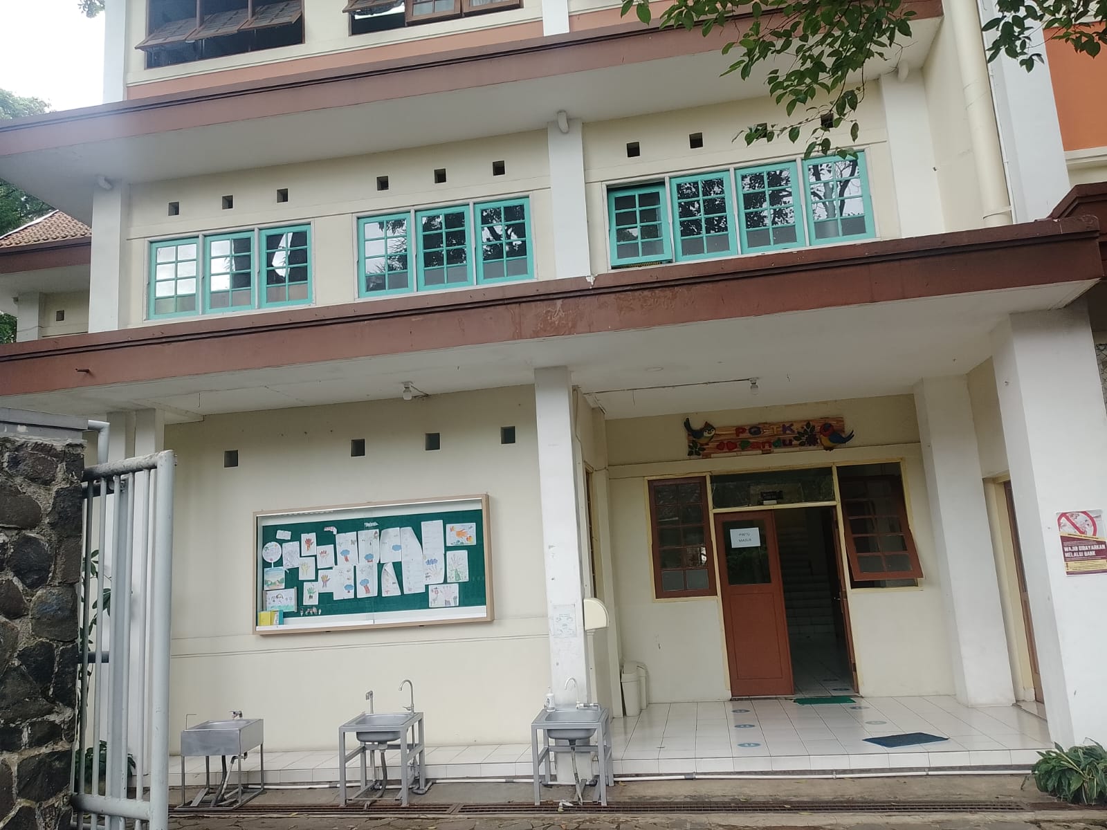 Gedung utama sekolah