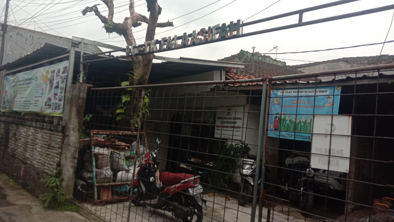 Foto Gerbang sekolah