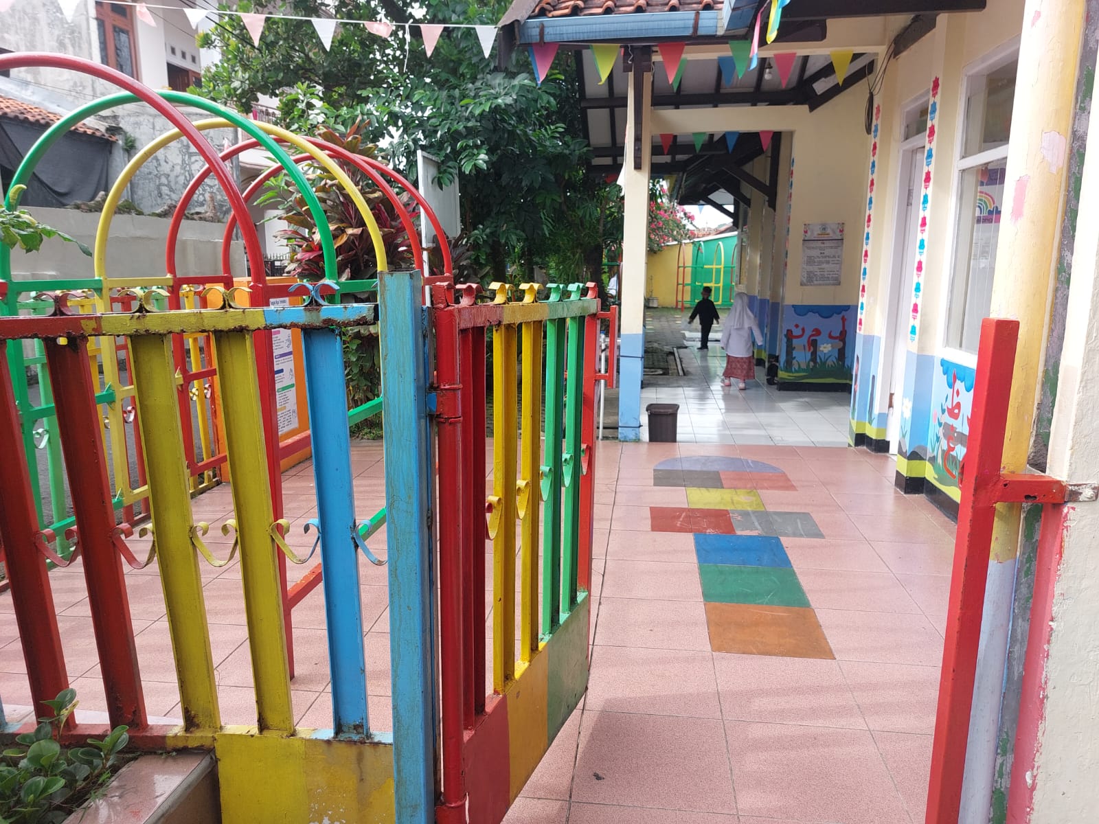 FOTO GERBANG SEKOLAH