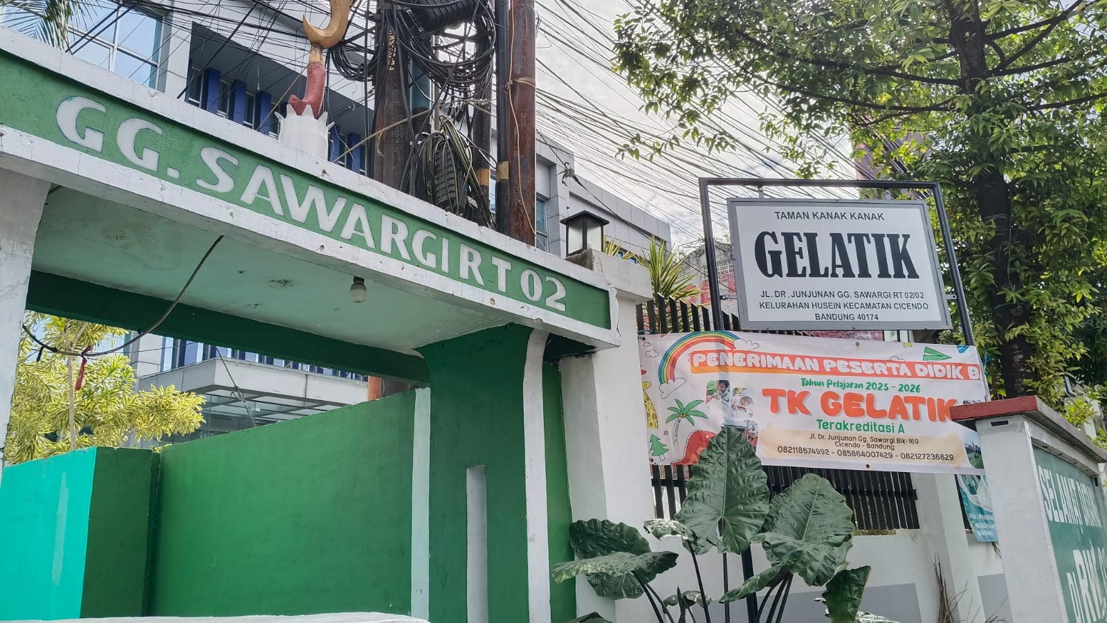 pintu Gang Utama gerbang  sekolah TK Gelatik