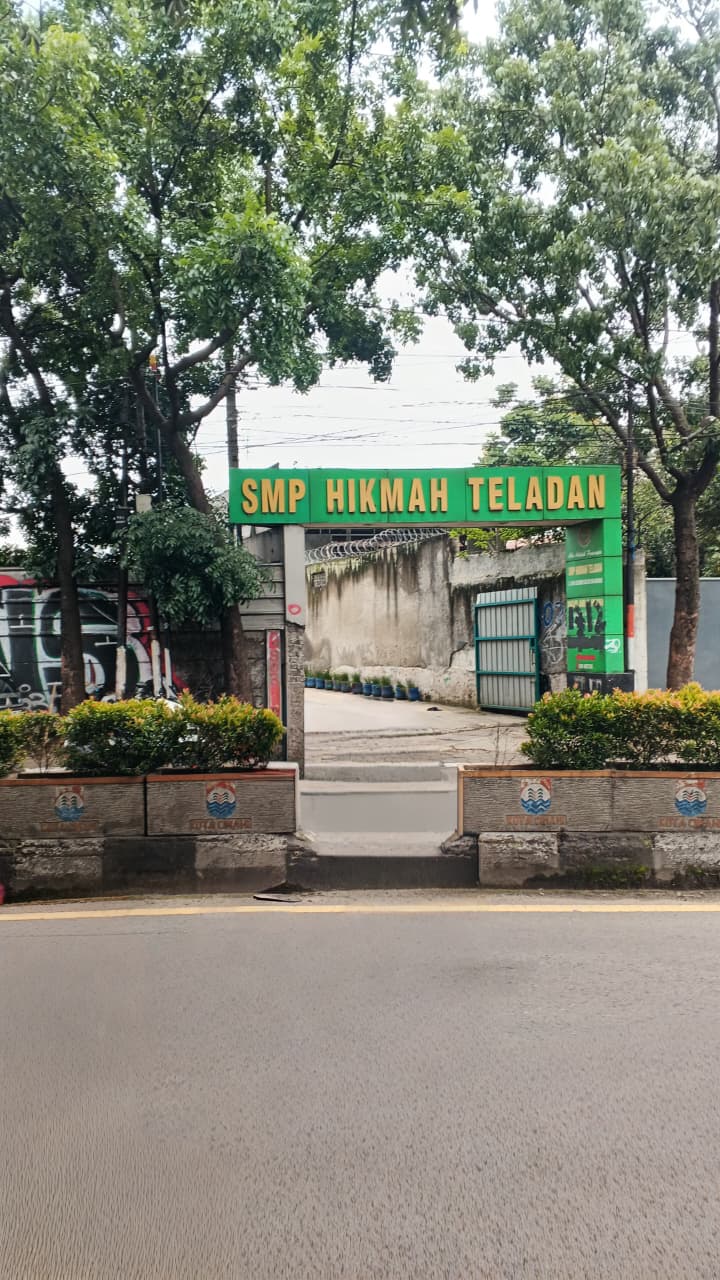 Gerbang Depan Sekolah