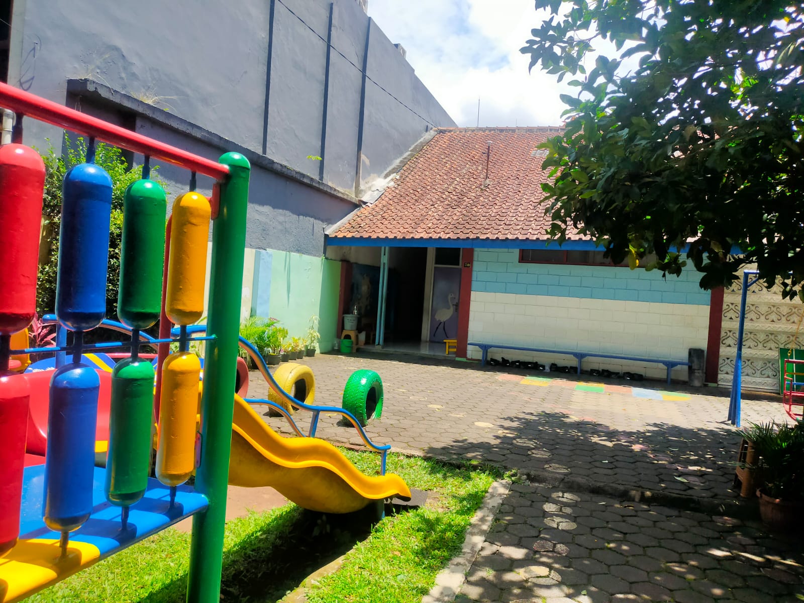 gedung utama sekolah