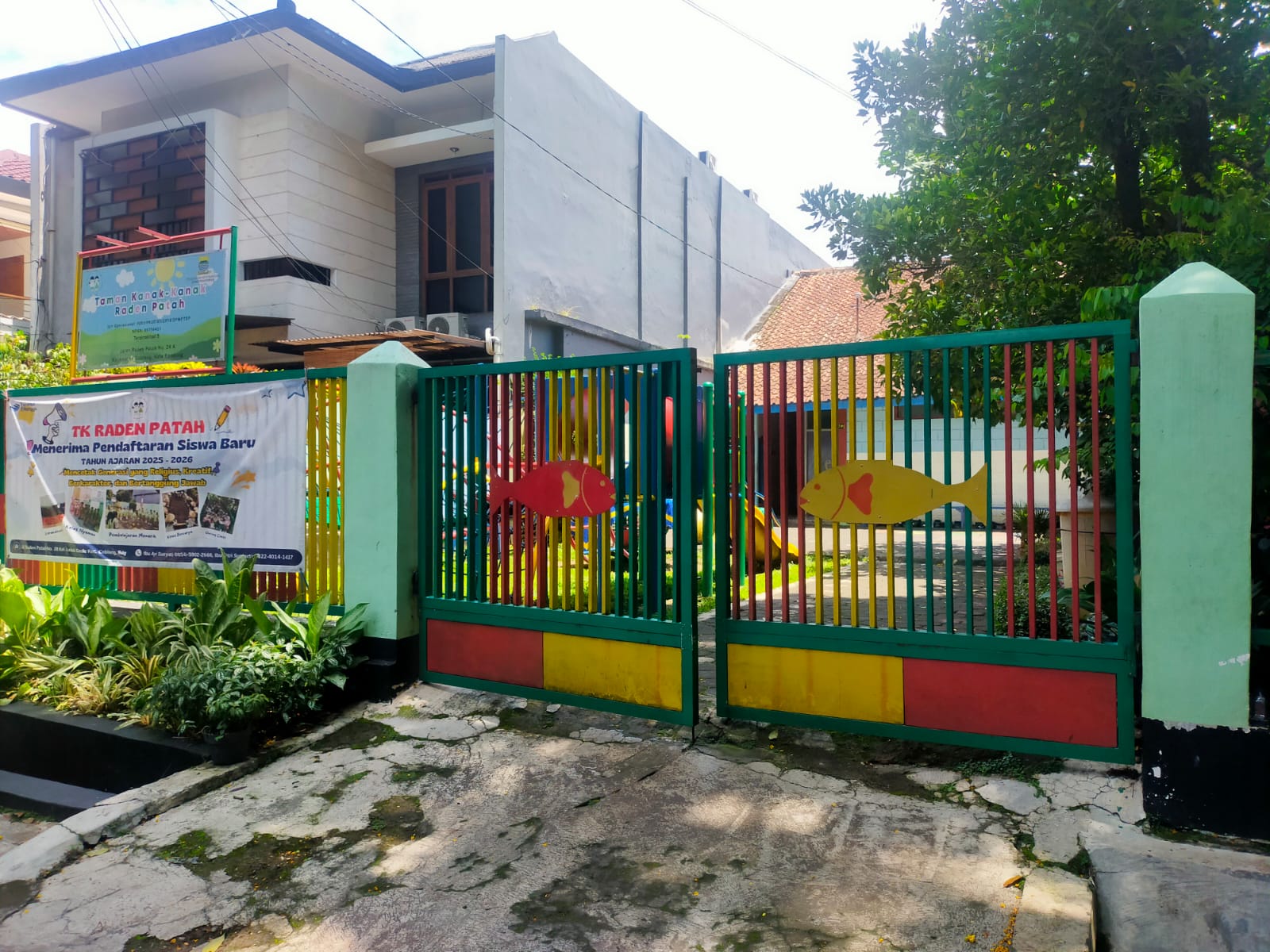 gerbang sekolah
