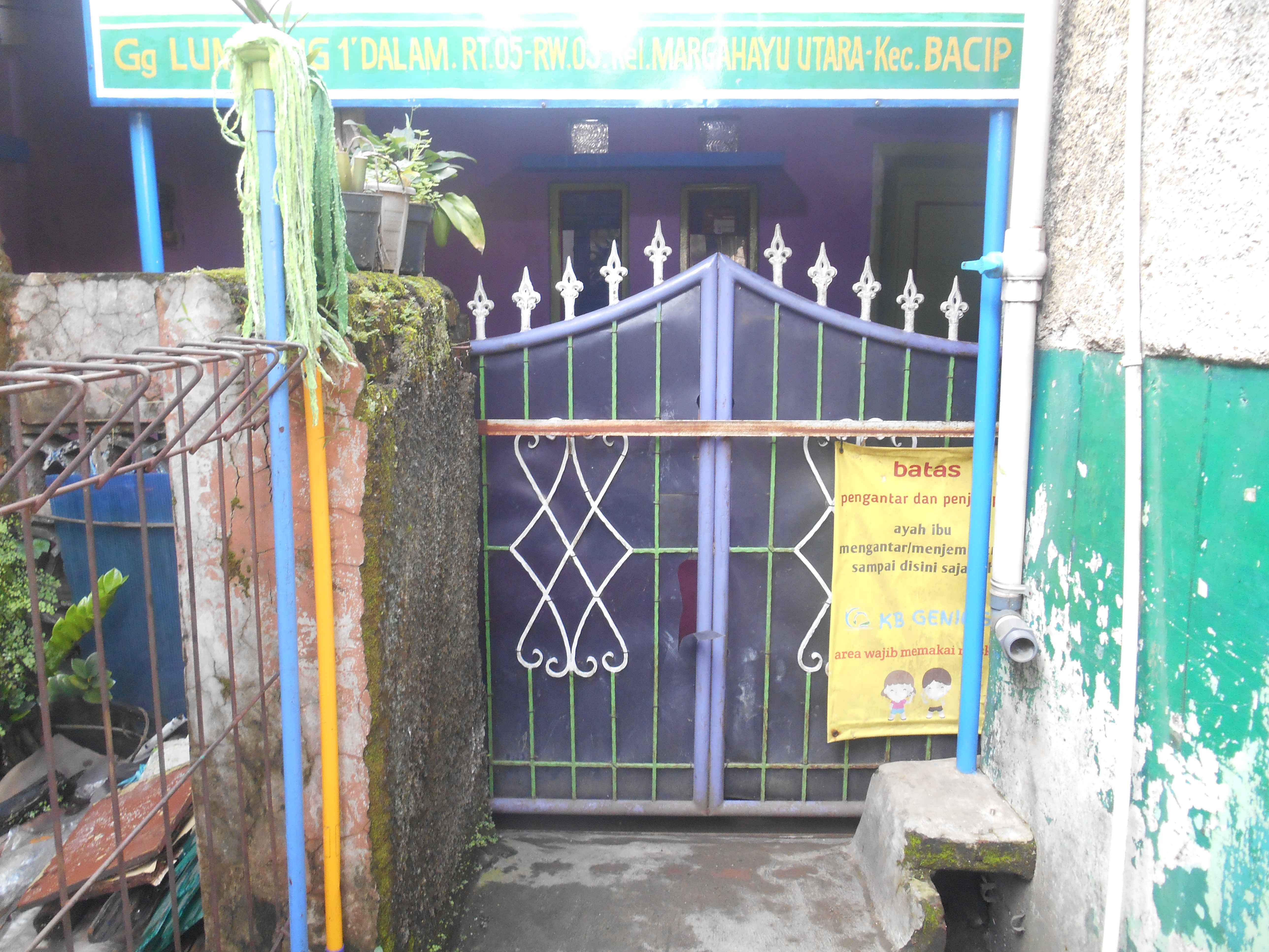 gerbang utama sekolah