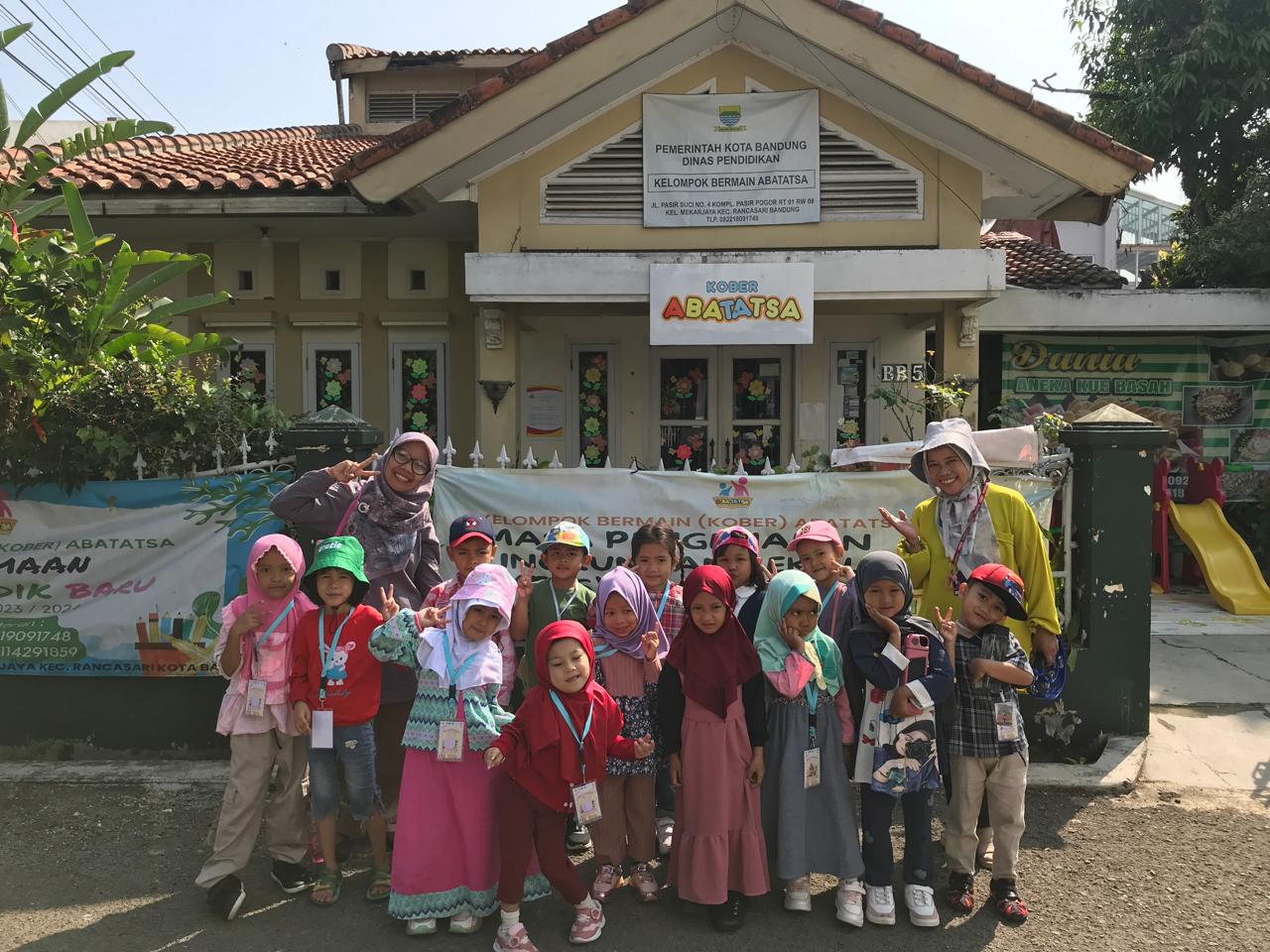 Sekollah tampak depan