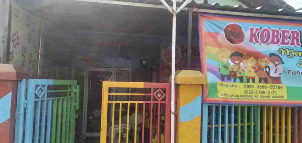 .gerbang utama sekolah