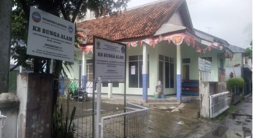 FOTO GERBANG UTAMA SEKOLAH