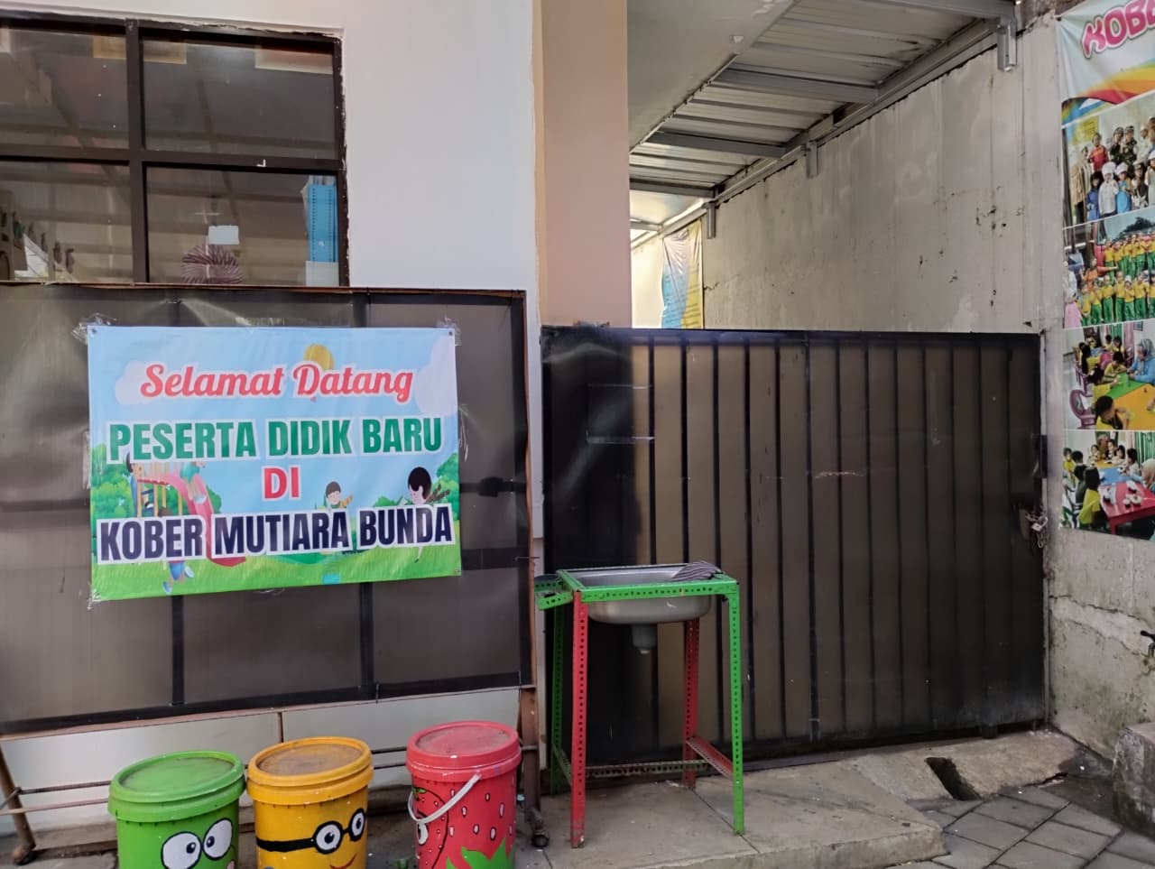 gerbang sekolah Kober Mutiara Bunda