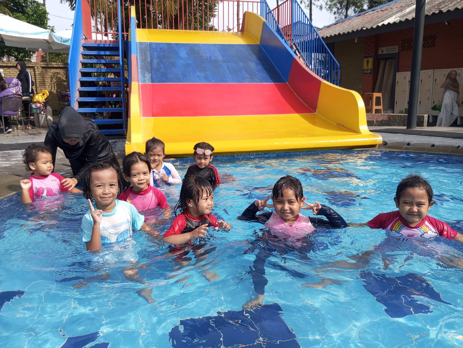 outing class berenang