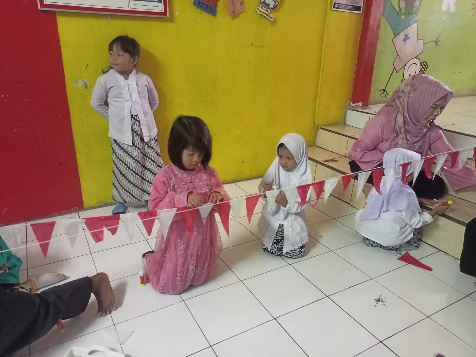 membuat umbul merah putih