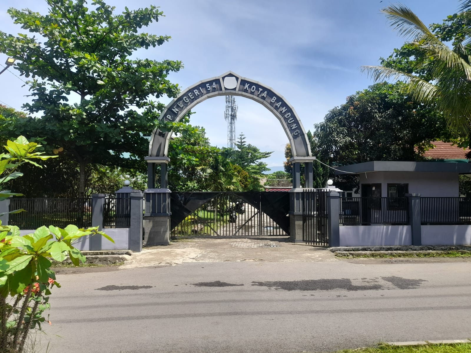 Gerbang Utama SMPN 54