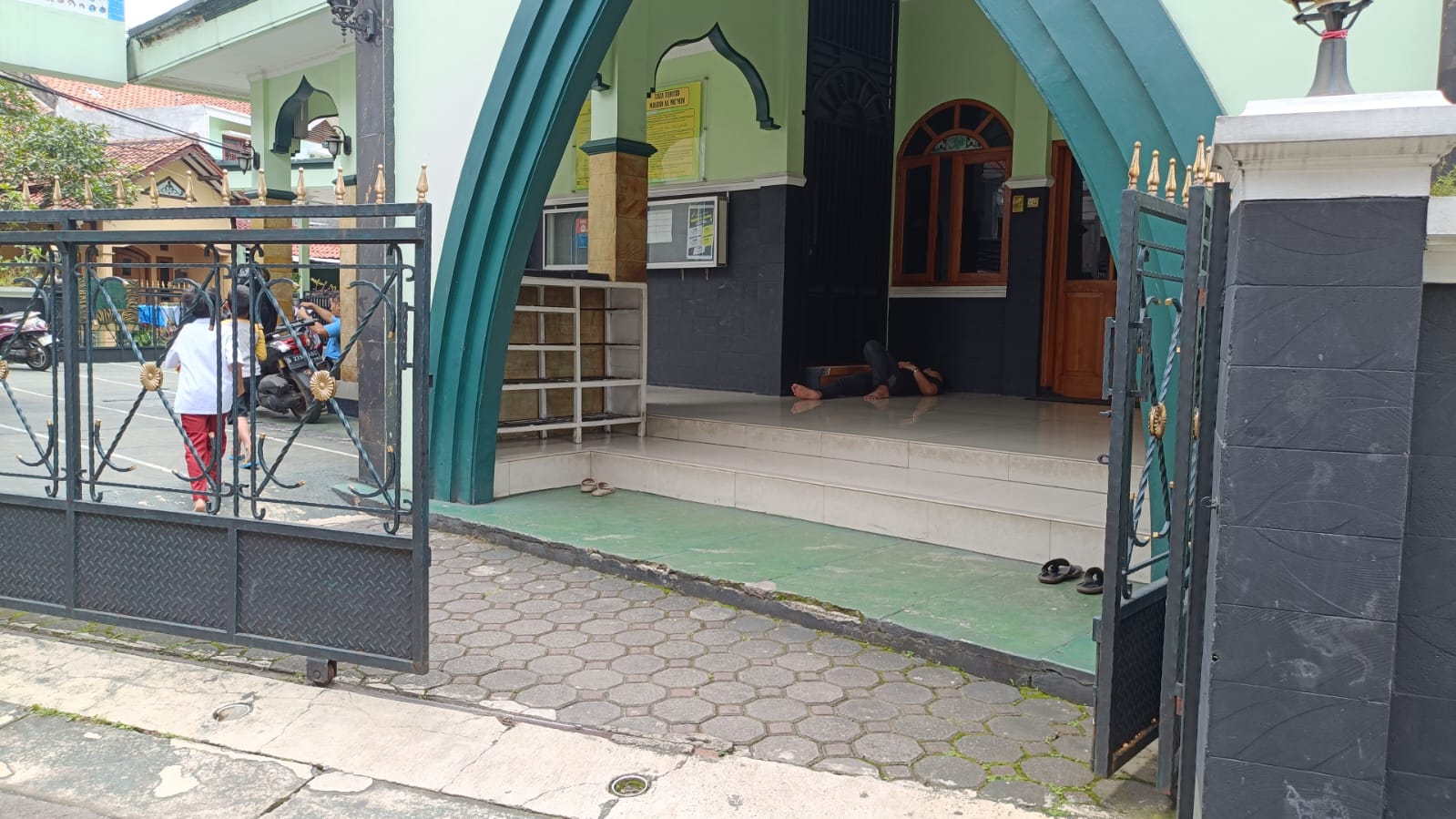 Gerbang utama sekolah