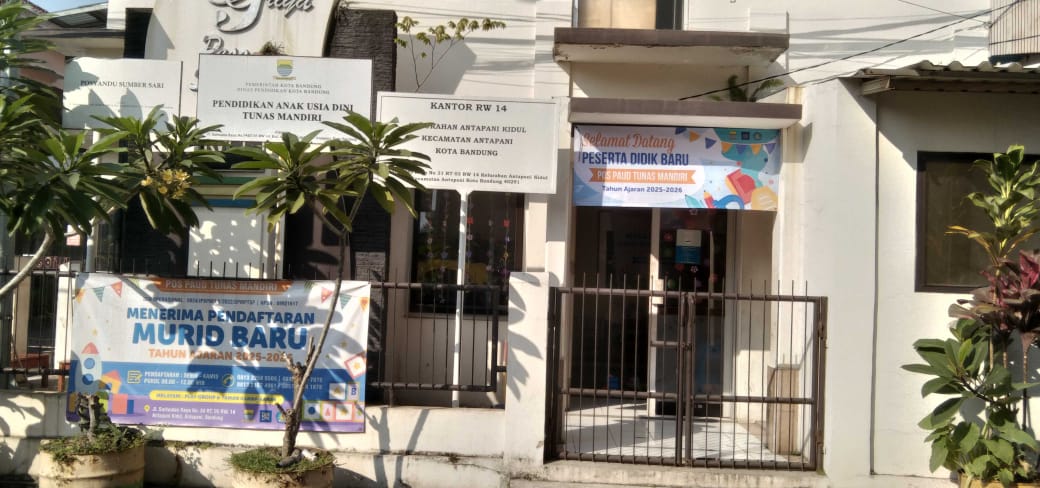 Plang dan Gerbang Sekolah